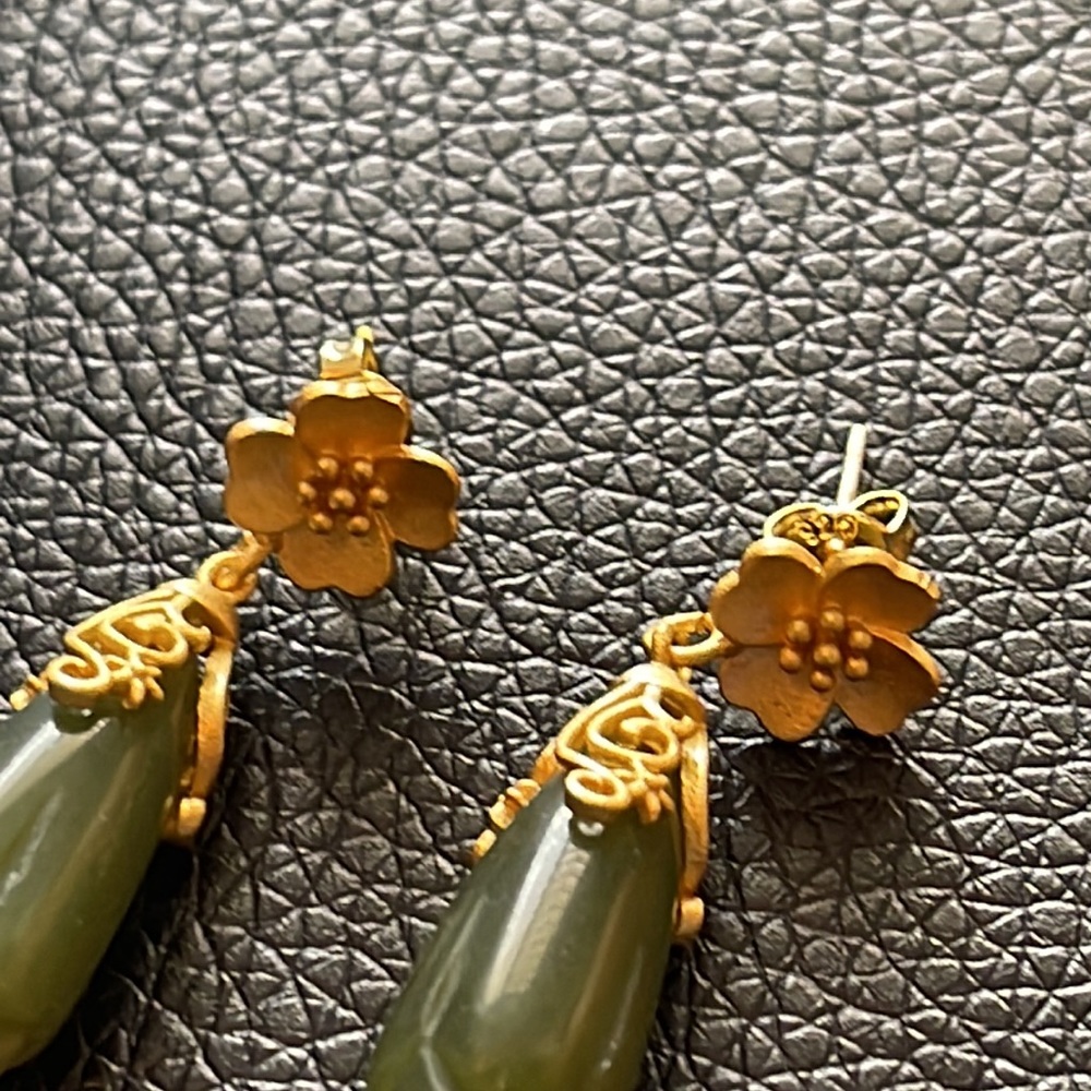 Beautiful  Jade Green beads dangle earrings 14K Gold-Dipped Textured Gold Flower - Picture 7 of 14